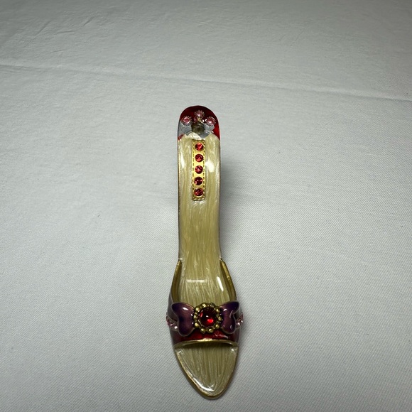 Shoe - Picture 2 of 12